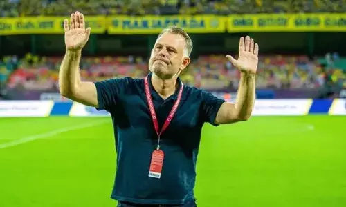 തോറ്റ് തോറ്റു മടുത്തു; ആരാധകരുടെ പ്രതിഷേധവും; പരിശീലകന്‍ മികായേല്‍ സ്റ്റാറെയെയും സംഘത്തെയും പുറത്താക്കി കേരള ബ്ലാസ്റ്റേഴ്‌സ്; പുതിയ പരിശീലകനെ ഉടന്‍ പ്രഖ്യാപിക്കും