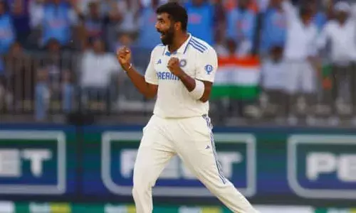 സഹീറിനെയും, കപിലിനെയും മറികടന്ന് ഇന്ത്യന്‍ പേസര്‍ ജസ്പ്രീത് ബുംറ; വിക്കറ്റ് നേട്ടത്തില്‍ റെക്കോര്‍ഡിട്ട് താരം; ദക്ഷിണാഫ്രിക്ക, ഇംഗ്ലണ്ട്, ന്യൂസിലാന്‍ഡ്, ഓസ്‌ട്രേലിയ എന്നീ രാജ്യങ്ങളില്‍ ഏറ്റവും കൂടുതല്‍ തവണ അഞ്ച് വിക്കറ്റ് നേടുന്ന ഇന്ത്യന്‍ ബൗളര്‍