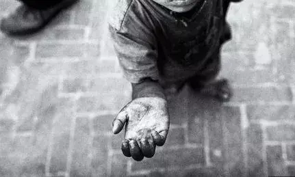 ഭിക്ഷാടകർക്കും രക്ഷയില്ല..; റോഡ് വശങ്ങളിൽ നിന്നും യാചകരെ ഒഴിപ്പിക്കും; പണം നല്‍കിയാല്‍ ഇനി കേസ്‌; കൂടുതല്‍ നഗരങ്ങളില്‍ ഭിക്ഷാടനം നിരോധിക്കാന്‍ നീക്കവുമായി ഇന്ദോര്‍