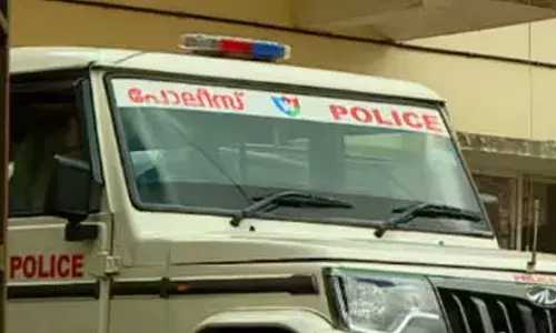 വിദ്യാഭ്യാസ സ്ഥാപനങ്ങള്‍ക്ക് അവധി പ്രഖ്യാപിച്ച വ്യാജ കളക്ടര്‍; ഔദ്യോഗിക അറിയിപ്പ് എത്തുന്നതിന് മുമ്പ് വ്യാജ സന്ദേശം; 17കാരനെ രക്ഷിതാക്കള്‍ക്കൊപ്പം വിളിച്ചു വരുത്തി ഉപദേശിച്ച് പൊലീസ്
