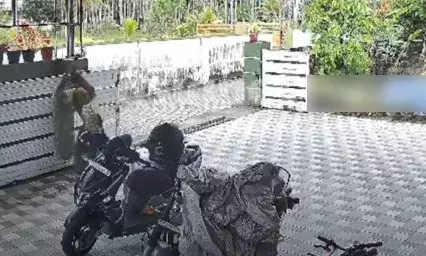 പെറ്റമ്മയുടെ കരുതൽ...; വീട്ടുമുറ്റത്തെ കൂറ്റൻ ഗേറ്റ് വീണുണ്ടായ അപകടം; അമ്മയുടെ സമയോചിതമായ ഇടപെടൽ; രണ്ട് വയസുകാരൻ വീണ്ടും ജീവിതത്തിലേക്ക്; അത്ഭുത രക്ഷപ്പെടൽ!