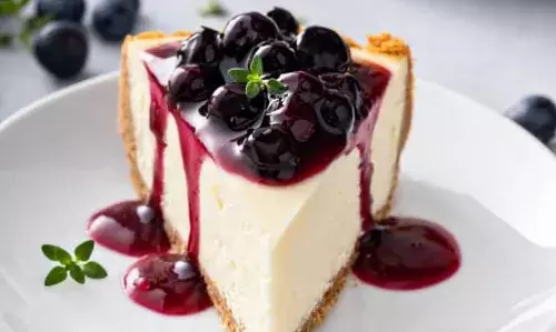 ക്രിസ്മസ് മധുരത്തിന് ഇരട്ടി നിറം പകരാം..; ബ്ലൂബെറി ചീസ് കേക്ക് തയ്യാറാക്കുന്ന വിധം; അറിയാം; ഇത് നാവിൽ രുചിയേറും!
