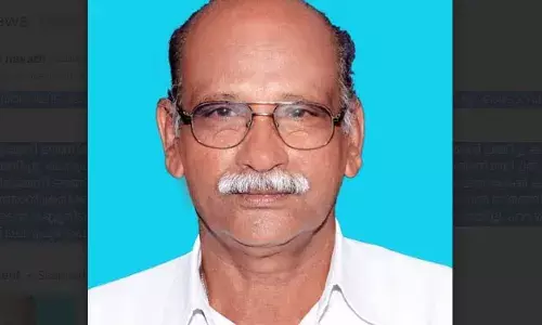 കണ്ണൂരില്‍ നിര്‍ത്തിയിട്ട കാര്‍ പിന്നോട്ട് ഉരുണ്ടു; കാര്‍ തടഞ്ഞു നിര്‍ത്താന്‍ ശ്രമിച്ച ഉടമയ്ക്ക് കാറിനും ഓട്ടോറിക്ഷയ്ക്കും ഇടയില്‍ കുടുങ്ങി ദാരുണ മരണം