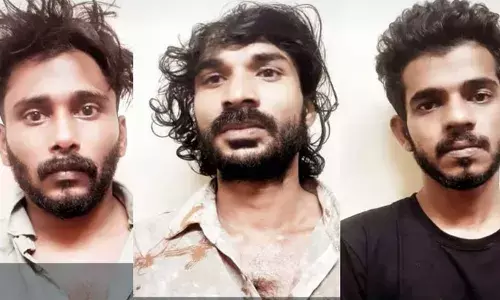 കാറിന്റെ ബോണറ്റില്‍ ഒളിപ്പിച്ച് കടത്താന്‍ ശ്രമിച്ചത് അമ്പത് ഗ്രാം എം.ഡി.എം.എ;  മൂന്ന് യുവാക്കള്‍ അറസ്റ്റില്‍: ഓടി രക്ഷപ്പെട്ട ഒരാള്‍ക്കായി തിരച്ചില്‍