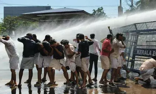 കണ്ണൂരില്‍ കെ.എസ്.യു നടത്തിയ എസ്.പിമാര്‍ച്ച് അക്രമാസക്തമായി; പ്രവര്‍ത്തകര്‍ക്കെതിരെ ജലപീരങ്കി പ്രയോഗം