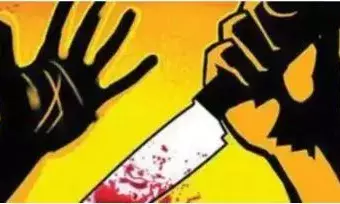 ടാപ്പിംഗ് തൊഴിലാളിയെ ആള് മാറി വെട്ടി പരിക്കേൽപ്പിച്ചു; ഗുരുതര പരിക്ക്; വട്ടമിട്ടത് പള്ളി കപ്യാരെയെന്ന് സംശയം; ആക്രമണം നടത്തിയത് നാലംഗസംഘം; പോലീസ് അന്വേഷണം തുടങ്ങി; സംഭവം നെടുമങ്ങാട് വലിയമലയിൽ