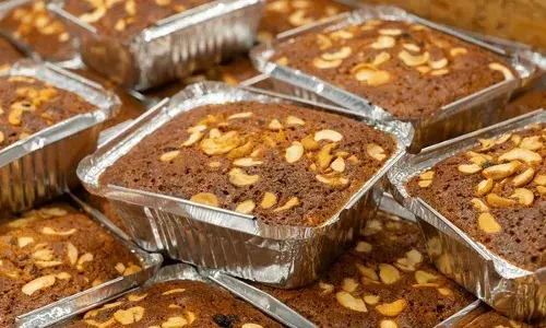 ക്രിസ്മസ്-പുതുവത്സരാഘോഷത്തിന് മുന്പായി സംസ്ഥാനത്ത് ഭക്ഷ്യസുരക്ഷ ഉറപ്പാക്കുന്നതിനായി ഭക്ഷ്യസുരക്ഷാ വകുപ്പ് വ്യാപക പരിശോധന; നാല് സ്പെഷ്യല് സ്ക്വാഡുകളായാണ് പരിശോധന; ഭക്ഷണത്തില് ആരോഗ്യത്തിന് ഹാനികരമായവ കണ്ടെത്തിയാല് ആറ് മാസം മുതല് ജീവപരന്ത്യം വരെ തടവ് ശിക്ഷ ക്രിസ്മസ്-പുതുവത്സരാഘോഷത്തിന് മുന്പായി സംസ്ഥാനത്ത് ഭക്ഷ്യസുരക്ഷ ഉറപ്പാക്കുന്നതിനായി ഭക്ഷ്യസുരക്ഷാ വകുപ്പ് വ്യാപക പരിശോധന; നാല് സ്പെഷ്യല് സ്ക്വാഡുകളായാണ് പരിശോധന; ഭക്ഷണത്തില് ആരോഗ്യത്തിന് ഹാനികരമായവ കണ്ടെത്തിയാല് ആറ് മാസം മുതല് ജീവപരന്ത്യം വരെ തടവ് ശിക്ഷ