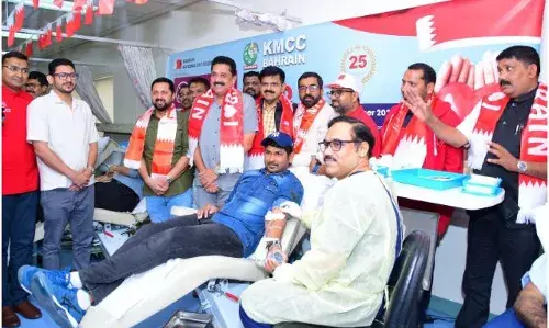 ബഹ്‌റൈന്‍ ദേശീയ ദിനാഘോഷത്തിനു കെ എം സി സി രക്തദാനത്തിലൂടെ ഐക്യദാര്‍ദ്യം