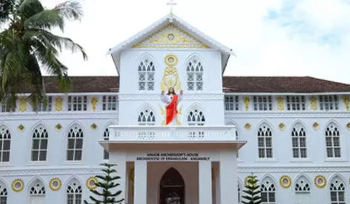 എറണാകുളം-അങ്കമാലി അതിരൂപതയിലെ നാല് വിമത വൈദികര്ക്കെതിരെ നടപടിയുമായി അപ്പോസ്തലിക് അഡ്മിനിസ്ട്രേറ്റര്; അംഗീകരിക്കില്ലെന്ന് അല്മായ മുന്നേറ്റം വക്താവ് എറണാകുളം-അങ്കമാലി അതിരൂപതയിലെ നാല് വിമത വൈദികര്ക്കെതിരെ നടപടിയുമായി അപ്പോസ്തലിക് അഡ്മിനിസ്ട്രേറ്റര്; അംഗീകരിക്കില്ലെന്ന് അല്മായ മുന്നേറ്റം വക്താവ്
