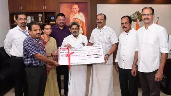 ആകെ വിറ്റുവരവ് 81,751 കോടി രൂപ; കെ എസ് എഫ് ഇ ലാഭവിഹിതം 35 കോടി രൂപ കൈമാറി ആകെ വിറ്റുവരവ് 81,751 കോടി രൂപ; കെ എസ് എഫ് ഇ ലാഭവിഹിതം 35 കോടി രൂപ കൈമാറി