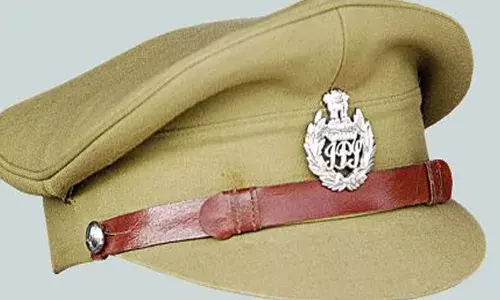 വാഹനാപകടത്തില്‍ മരിച്ചയാളുടെ മകനോട് കൈക്കൂലി വാങ്ങി; എസ്‌ഐയെ സ്ഥലം മാറ്റി