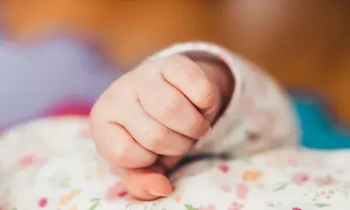 മോഷണക്കേസില്‍ അറസ്റ്റിലായ ഭര്‍ത്താവിനെ ജാമ്യത്തിലിറക്കാന്‍ കുഞ്ഞിനെ വിറ്റു; അമ്മയും കൂട്ടാളികളും അറസ്റ്റില്‍