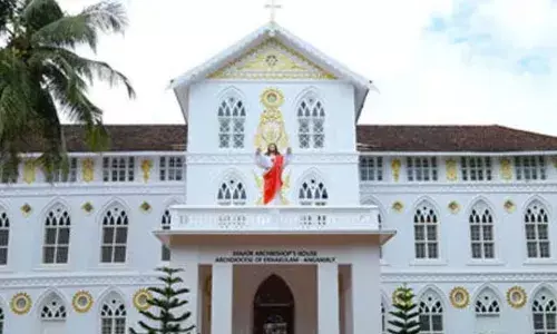 എറണാകുളം-അങ്കമാലി അതിരൂപതയിലെ നാല് വിമത വൈദികര്‍ക്കെതിരെ നടപടിയുമായി അപ്പോസ്തലിക് അഡ്മിനിസ്‌ട്രേറ്റര്‍; അംഗീകരിക്കില്ലെന്ന് അല്‍മായ മുന്നേറ്റം വക്താവ്