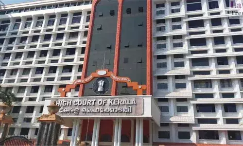 ദുരന്തത്തിനു തൊട്ടുപിന്നാലെ എങ്ങനെയാണ് ഇത്തരമൊരു മാന്ത്രിക ഓര്‍മപ്പെടുത്തല്‍? എയര്‍ലിഫ്റ്റിംഗിന് 132.62 കോടി രൂപ ആവശ്യപ്പെട്ട കേന്ദ്രസര്‍ക്കാറിനോട് ഹൈക്കോടതിയുടെ ചോദ്യം; ദുരന്ത നിവാരണ ചട്ടങ്ങളിലെ ഇളവുകളുടെ കാര്യത്തില്‍ കേന്ദ്രം മറുപടി അറിയിക്കാനും നിര്‍ദേശം