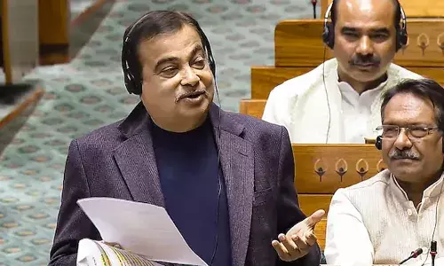 വിപ് നല്‍കിയിട്ടും ഒരു രാജ്യം ഒരു തിരഞ്ഞെടുപ്പ് ബില്‍ അവതരണ സമയത്ത് ഹാജരാകാതിരുന്നത് ഗഡ്കരിയും സിന്ധ്യയും ഗിരിരാജ് സിങ്ങും അടക്കം 20 എംപിമാര്‍; 269 വോട്ടുമാത്രം കിട്ടിയതോടെ ബിജെപി നേതൃത്വം ഞെട്ടലില്‍; മുന്‍കൂട്ടി അറിയിക്കാത്ത നേതാക്കള്‍ക്കെല്ലാം കാരണം കാണിക്കല്‍ നോട്ടീസ്