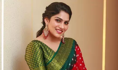 തലയിൽ ഓയിലൊക്കെ ഇട്ട് മസാജ് ചെയ്തുതരും; പിന്നെ രാത്രി കട്ടിലിൽ കെട്ടിപ്പിടിച്ച് കിടന്നുറങ്ങും; ഷൂട്ടില്ലാത്ത സമയത്ത് ഞാൻ വല്ലാതെ മിസ് ചെയ്യുന്നു; ഡേ ഇന്‍ മൈ ലൈഫ് വീഡിയോയില്‍ അമ്മയെക്കുറിച്ച് പറഞ്ഞ് സ്വാസിക; വിഷമിക്കണ്ട പോട്ടെയെന്ന് ആരാധകർ!