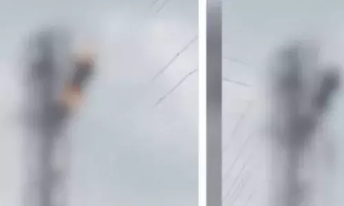 അറിയാതെ ലൈൻ ഓണാക്കി; വൈദ്യുതിപോസ്റ്റിൽ നിന്ന് ഷോക്കേറ്റ് അപകടം; രണ്ട് ജീവനക്കാർക്ക് ദാരുണാന്ത്യം; ദുരന്തം അറ്റകുറ്റപ്പണിക്കിടെ; സംഭവം തിരുച്ചിറപ്പള്ളിയിൽ