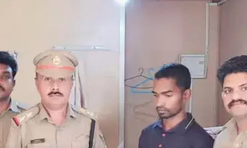 കള്ളപ്പണം ബസിൽ കടത്താൻ ശ്രമം; പോലീസ് പരിശോധനയിൽ കുടുങ്ങി; യുവാവിൽ നിന്ന് പിടിച്ചെടുത്തത് 6.8 ലക്ഷം രൂപ; സംഭവം മഞ്ചേശ്വരം ചെക്പോസ്റ്റിൽ