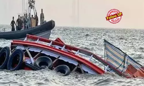 നാവിക സേനാ ബോട്ടിന്റെ എഞ്ചിന്‍ മാറ്റി സ്ഥാപിച്ചത് അടുത്തിടെ; പുതിയ എഞ്ചിന്‍ പരീക്ഷിക്കുന്നതിനിടെ പൊടുന്നനെ നിയന്ത്രണം വിട്ട് പാഞ്ഞ് യാത്രാ ബോട്ടില്‍ ചെന്നിടിച്ചു; വീഡിയോ ദൃശ്യങ്ങള്‍ പുറത്ത്; യാത്രാ ബോട്ടിലെ 10 പേരടക്കം 13 പേര്‍ മരിച്ചു; കുടുബങ്ങള്‍ക്ക് 5 ലക്ഷം അടിയന്തര സഹായധനം പ്രഖ്യാപിച്ച് മഹാരാഷ്ട്ര സര്‍ക്കാര്‍