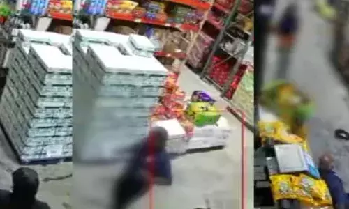 സൂപ്പര്‍മാര്‍ക്കറ്റിൽ തോക്കുമായെത്തി കവര്‍ച്ചാ സംഘം കടന്നുകയറി; വ്യാപക ആക്രമണം;തിരുനെൽവേലി സ്വദേശിയെ വെടിവച്ച് കൊലപ്പെടുത്തി; രണ്ട് പേർക്ക് പരിക്ക്; നടുക്കുന്ന ദൃശ്യങ്ങൾ പുറത്ത്; ഞെട്ടിപ്പിക്കുന്ന സംഭവം ജമൈക്കയിൽ