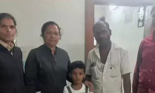 വിനോദസഞ്ചാരബോട്ടില്‍ നാവികസേനയുടെ സ്പീഡ് ബോട്ട് ഇടിച്ചുണ്ടായ അപകടത്തില്‍ അകപ്പെട്ടെന്ന് കരുതിയ മലയാളി കുടുംബം സുരക്ഷിതര്‍; ആ കുട്ടിയുടെ അച്ഛനേയും അമ്മയേയും കണ്ടെത്തി