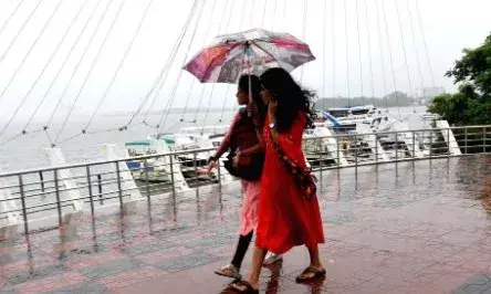 ന്യൂനമർദ്ദം ശക്തി പ്രാപിച്ചു; സംസ്ഥാനത്ത് അടുത്ത അഞ്ച് ദിവസം ശക്തമായ മഴയ്ക്ക് സാധ്യത; 55 കി.മി വരെ വേഗതയിൽ കാറ്റ്; മുന്നറിയിപ്പുമായി കേന്ദ്രകലാവസ്ഥ വകുപ്പ്;അതീവ ജാഗ്രത!