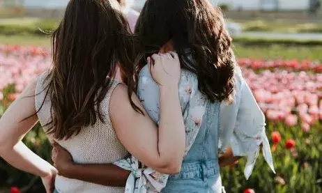 പങ്കാളികളെ തിരഞ്ഞെടുക്കാനുള്ള സ്വാതന്ത്ര്യം അവർക്കുണ്ട്; പ്രായപൂർത്തിയായ ലെസ്ബിയന്‍ ദമ്പതികള്‍ക്ക് ഒരുമിച്ച് ജീവിക്കാം; ഇവരുടെ കാര്യത്തിൽ മാതാപിതാക്കള്‍ ഇടപെടരുത്; ഹേബിയസ് കോര്‍പ്പസ് ഹര്‍ജിയിൽ വിധിയുമായി ആന്ധ്ര ഹൈക്കോടതി