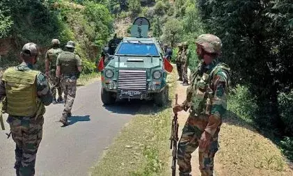 കുൽ​ഗാമിൽ ഭീകരരും സുരക്ഷാസേനയും തമ്മിൽ വൻ ഏറ്റുമുട്ടൽ; അഞ്ച് ഭീകരരെ വധിച്ചു; രണ്ട് സൈനികർക്ക് പരിക്ക്; പ്രദേശത്ത് തിരച്ചിൽ തുടരുന്നു; അതീവ ജാഗ്രത!