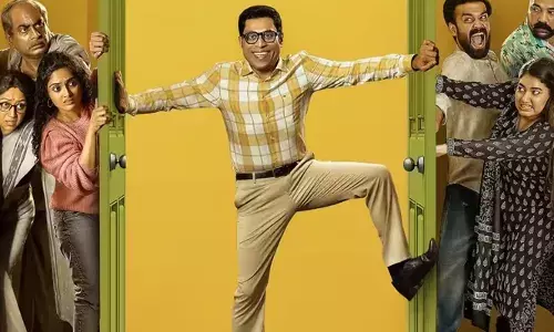 സുരാജിന്റെ എക്‌സ്ട്രാ ഡീസന്റ് ഓണ്‍ലൈന്‍ ബുക്കിംഗ് ആരംഭിച്ചു; ഡാര്‍ക്ക് ഹ്യൂമര്‍ ജോണറില്‍ ഒരുക്കിയ ചിത്രം