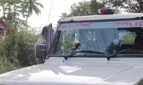 കണ്ണൂരിൽ വീടിൻ്റെ ടെറസിൽ നിന്ന് പൊട്ടിത്തെറി ശബ്ദം; പേടിച്ച് പുറത്തിറങ്ങി ആളുകൾ; ആശങ്കയിൽ നാട്ടുകാർ; പോലീസെത്തി പരിശോധന;മൂന്ന് ഐസ്ക്രീം ബോംബുകൾ കണ്ടെടുത്തു; ഒരാൾ അറസ്റ്റിൽ; സംഭവം കണ്ണൂരിൽ