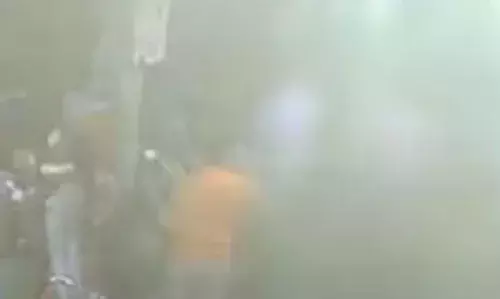 വയോധികയെ കൊമ്പിൽ കുത്തിയെറിഞ്ഞ് തെരുവ് പശു; നടുവിനും തലയ്ക്കും പരിക്ക്; നില അതീവ ഗുരുതരം; ഭയപ്പെടുത്തുന്ന ദൃശ്യങ്ങൾ പുറത്ത്; സംഭവം മധുരയിൽ