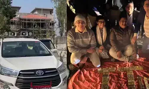 ഭോപ്പാലില്‍ വനത്തില്‍ ഉപേക്ഷിക്കപ്പെട്ട നിലയില്‍ കാര്‍;  52 കിലോയോളം സ്വര്‍ണവും 10 കോടി രൂപയും കാറിനുള്ളില്‍; ഉടമയെ തിരഞ്ഞ് പോലീസ് അന്വേഷണം