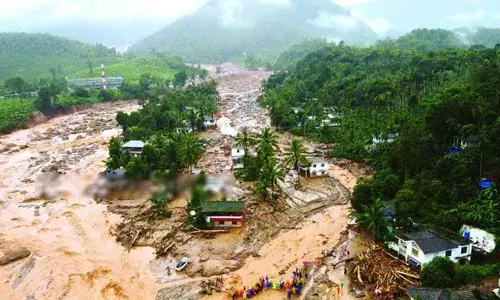 ഉരുള്‍പൊട്ടല്‍ ദുരന്തബാധിതരുടെ പുനരധിവാസം: വയനാട് ടൗണ്‍ഷിപ്പ് ഗുണഭോക്താക്കളുടെ ആദ്യഘട്ട പട്ടികയില്‍ 388 കുടുംബങ്ങള്‍; കരട് പട്ടിക ഉടന്‍
