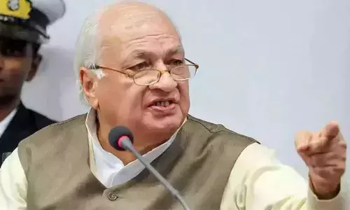 എന്നെ ഭയപ്പെടുത്താന്‍ കഴിയില്ലെന്ന് എസ്എഫ്‌ഐക്കാര്‍ക്ക് അറിയാം; കേരള സര്‍വകലാശാലയിലെ പ്രതിഷേധം പ്രഹസനം; പുറത്തുനിന്ന് എത്തിയ പ്രതിനിധികള്‍ക്ക് മുന്നില്‍ കേരളത്തെ അപമാനിച്ചെന്നും ഗവര്‍ണര്‍