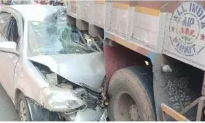 ശബരിമല തീർത്ഥാടകരുടെ കാർ നിർത്തിയിട്ടിരുന്ന ലോറിക്ക് പിന്നിൽ ഇടിച്ചുകയറി അപകടം; അഞ്ച് പേർക്ക് പരിക്ക്; സംഭവം കാഞ്ഞിരപ്പള്ളിയില്‍