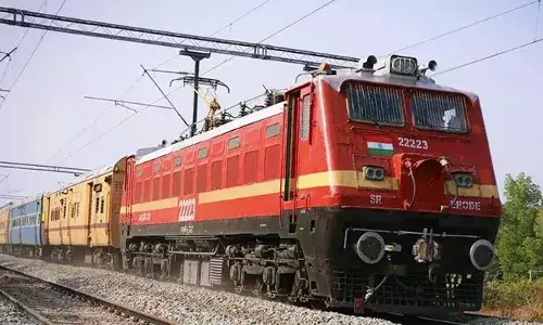 അവധിക്കാല തിരക്കില്‍ നാട്ടിലേക്ക് വരാന്‍ ടിക്കറ്റ് കിട്ടാത്തവര്‍ക്ക് ആശ്വാസം! കേരളത്തിന് അനുവദിച്ച 10 സ്‌പെഷ്യല്‍ ട്രെയിനുകള്‍ ഏതൊക്കെ? ടിക്കറ്റ് ബുക്കിങ് ഞായറാഴ്ച എട്ടുമണി മുതല്‍ ആരംഭിക്കും