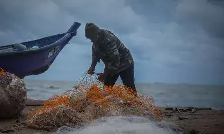 ശക്തമായ കാറ്റിന് സാധ്യത; മോശം കാലാവസ്ഥ; മണിക്കൂറിൽ 60 കി.മി വേഗതയിൽ വീശിയടിക്കും; മത്സ്യത്തൊഴിലാളികൾക്ക് ജാഗ്രത നിർദ്ദേശം; മുന്നറിയിപ്പ് നൽകി കേന്ദ്രകലാവസ്ഥ വകുപ്പ്