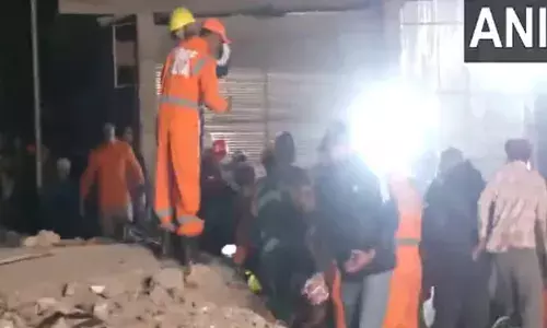 പഞ്ചാബിലെ മൊഹാലിയില്‍ ആറുനില കെട്ടിടും തകര്‍ന്ന് വീണ് ഒരു മരണം: കെട്ടിടാവശിഷ്ടങ്ങള്‍ക്കിടയില്‍ നിരവധിപ്പേര്‍ കുടുങ്ങിക്കിടക്കുന്നതായി റിപ്പോര്‍ട്ട്