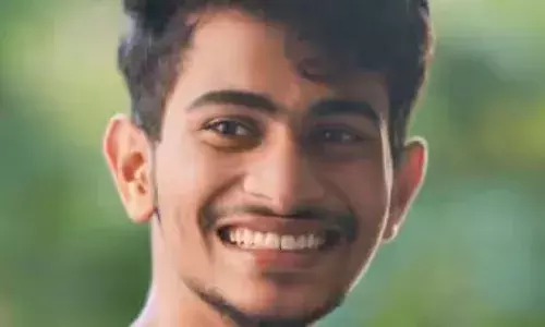 തടി ലോറിയില്‍ ഇടിച്ച് അപകടം; എൻജിനിയറിംഗ് വിദ്യാർത്ഥിയ്ക്ക് ദാരുണാന്ത്യം; സംഭവം തൃശൂരിൽ