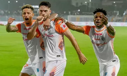 ഇന്ത്യൻ സൂപ്പർ ലീഗ്; തലവര മാറ്റാൻ കേരള ബ്ലാസ്റ്റേഴ്‌സ്; പുതിയ പരിശീലകന് കീഴിലെ ആദ്യ മത്സരത്തിനൊരുങ്ങി കൊമ്പന്മാർ; സ്വന്തം തട്ടകത്തിൽ എതിരാളികൾ മുഹമ്മദൻ എസ് സി