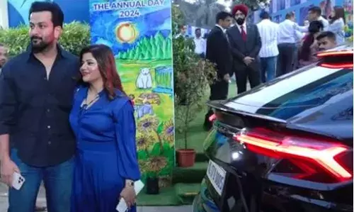 ഏകമകളുടെ സ്‌കൂൾ വാർഷികാഘോഷത്തിൽ പങ്കെടുക്കാനെത്തി പൃഥ്വിരാജും ഭാര്യ സുപ്രിയയും; സ്കൂൾ ഏതെന്ന് തിരഞ്ഞപ്പോൾ ആരാധകർ ഒന്ന് ഞെട്ടി; സാക്ഷാൽ ഷാരൂഖ് ഖാൻ അടക്കമുള്ളവരുടെ മക്കൾ പഠിക്കുന്ന സ്ഥലം; ഇവിടെ ചേർക്കാൻ തന്നെ പൃഥ്വി നൽകിയത് ചില്ലറ തുകയല്ല; ഇവിടെത്തെ സൗകര്യങ്ങളും നിങ്ങളെ അമ്പരപ്പിക്കും!