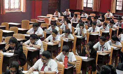 പ്രിയം കുറഞ്ഞ് സംസ്ഥാന സിലബസ്; കേരള സിലബസില്‍ ഹയര്‍സെക്കന്‍ഡറിക്കു ചേരുന്ന കേന്ദ്രസിലബസുകാരുടെ എണ്ണം കുറയുന്നു