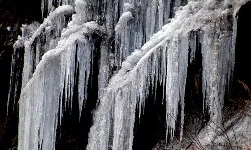 ചില്ലായ് കലാനിലേക്ക് പ്രവേശിച്ചിച്ച് കശ്മീര്‍ ഇനി 40 ദിവസം അതിശൈത്യത്തിന്റെ നാളുകള്‍: താപനില മൈനസ് എട്ടിലേക്ക് താഴ്ന്ന് ശ്രീനഗര്‍
