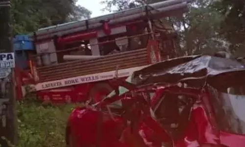 വയനാട്ടിൽ നിയന്ത്രണം വിട്ട ലോറി കാറിൽ ഇടിച്ച് അപകടം; 24 കാരന് ദാരുണാന്ത്യം; അപകടത്തിൽപെട്ടത് ഊട്ടിയിലേക്ക് യാത്ര പോയ സംഘം