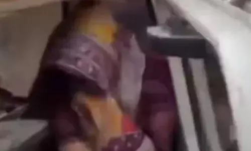 പ്രണയത്തിൽ നിന്ന് പിന്മാറിയതിൽ പക; പ്രലോഭിപ്പിച്ച് വിളിച്ചുവരുത്തി; കാമുകന്റെ ജനനേന്ദ്രിയം മുറിച്ച് മാറ്റി കാമുകി; ഞെട്ടിപ്പിക്കുന്ന സംഭവം ഉത്തർപ്രദേശിൽ