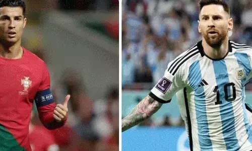 രണ്ട് പേരും മികച്ചത് തന്നെ; എന്നാല്‍ മെസ്സിയേക്കാള്‍ കേമന്‍ റൊണാള്‍ഡോ തന്നെ; 20 വയസ്സുള്ള പൈയ്യന്റെ ശരീരമാണ് അദ്ദേഹത്തിന് ഉള്ളത്; അടുത്ത ലോകകപ്പില്‍ അദ്ദേഹം മിന്നിക്കും; മുന്‍ അര്‍ജന്റീന് ഇതിഹാസത്തിന്റെ വാക്കുകള്‍ വൈറല്‍