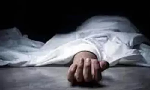 ക്രിസ്മസ് അലങ്കാരം ചെയ്യുന്നതിനിടെ മരത്തില്‍ നിന്നുവീണു; ചികിത്സ തേടി വീട്ടിലേക്ക് പോയ യുവാവ് ഇന്ന് പുലര്‍ച്ചെ വീട്ടില്‍ മരിച്ച നിലയില്‍