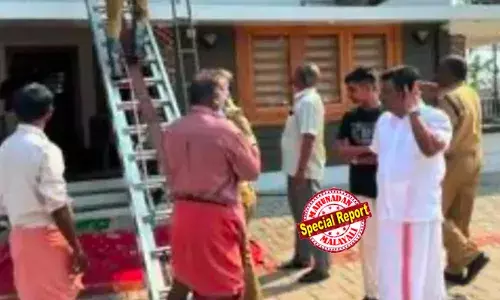 പയ്യാമ്പലത്ത് റിസോര്‍ട്ടില്‍ നായ്ക്കളെ പൂട്ടിയിട്ട് ഗ്യാസ് പയ്യാമ്പലത്ത് റിസോര്‍ട്ടില്‍ നായ്ക്കളെ പൂട്ടിയിട്ട് ഗ്യാസ് തുറന്നുവിട്ട് തീകൊളുത്തി; തീയിട്ട ശേഷം ജീവനക്കാരന്‍ ജീവനൊടുക്കി; പരാക്രമം കാട്ടിയത് ജോലി രാജിവയ്ക്കണമെന്ന് റിസോര്‍ട്ട് ഉടമ ആവശ്യപ്പെട്ടതില്‍ പ്രതിഷേധിച്ച്; തീപ്പിടിത്തത്തില്‍ റിസോര്‍ട്ടിലെ മുറികള്‍ നശിച്ചു