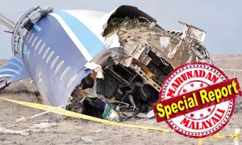 തകര്‍ന്നു വീണ വിമാനത്തിന്റെ ഇന്ധന ടാങ്കില്‍ കണ്ടെത്തിയ ദ്വാരങ്ങള്‍ വെടിയേറ്റതിന്റെ സൂചനയോ? റഷ്യയും പക്ഷിക്കൂട്ടവും തിയറികളില്‍; പക്ഷി  ഇടിച്ചാല്‍ ഇത്തരത്തിലെ ദ്വാരം ടാങ്കില്‍ ഉണ്ടാക്കില്ലെന്നും വിലയിരുത്തല്‍; അസര്‍ബൈജാന്‍ എയര്‍ലൈന്‍സിന് സംഭവിച്ചത് എന്ത്? ട്രോണ്‍ എന്ന തെറ്റിധാരണയും ചര്‍ച്ചയില്‍