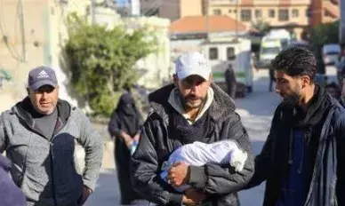 ഗസ്സയിൽ കൊടുംശൈത്യം; തണുത്ത് മരവിച്ച് ജനങ്ങൾ; മൂന്ന് പിഞ്ചുകുഞ്ഞുങ്ങൾക്ക് ദാരുണാന്ത്യം; കുട്ടികളെ തുണികളിൽ പൊതിഞ്ഞ് സംരക്ഷിച്ച് അമ്മമാർ; പല പ്രദേശങ്ങളിലും കുറഞ്ഞ താപനില; അതീവ ജാഗ്രത!